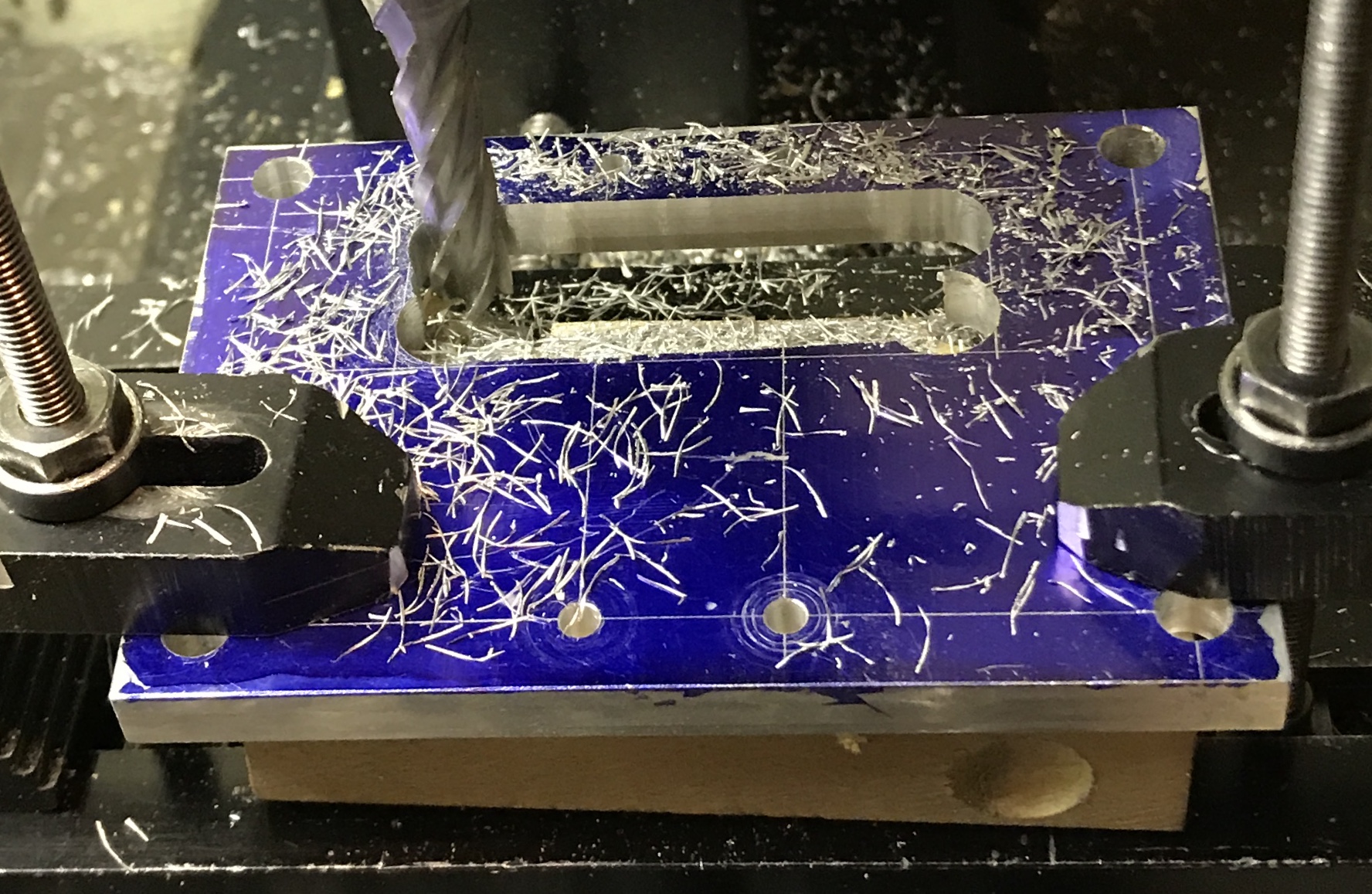 The entablature slot milling